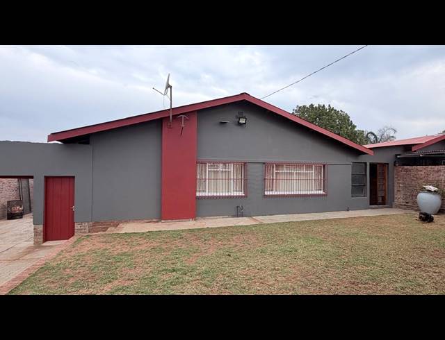 8 BEDROOM HOUSE FOR SALE IN WEST PARK